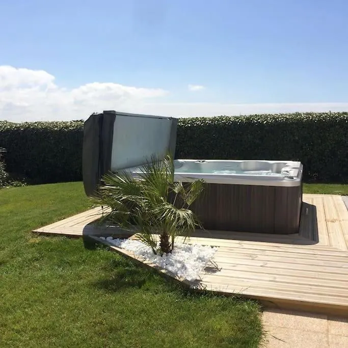 Villa Enora Bretagne Piscine Interieure Partagee Jacuzzi Privatif 100M Plage Sibiril
